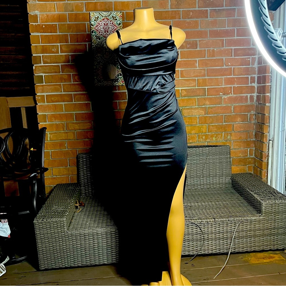 BLACK FORMAL DRESS - Picture 3 of 4